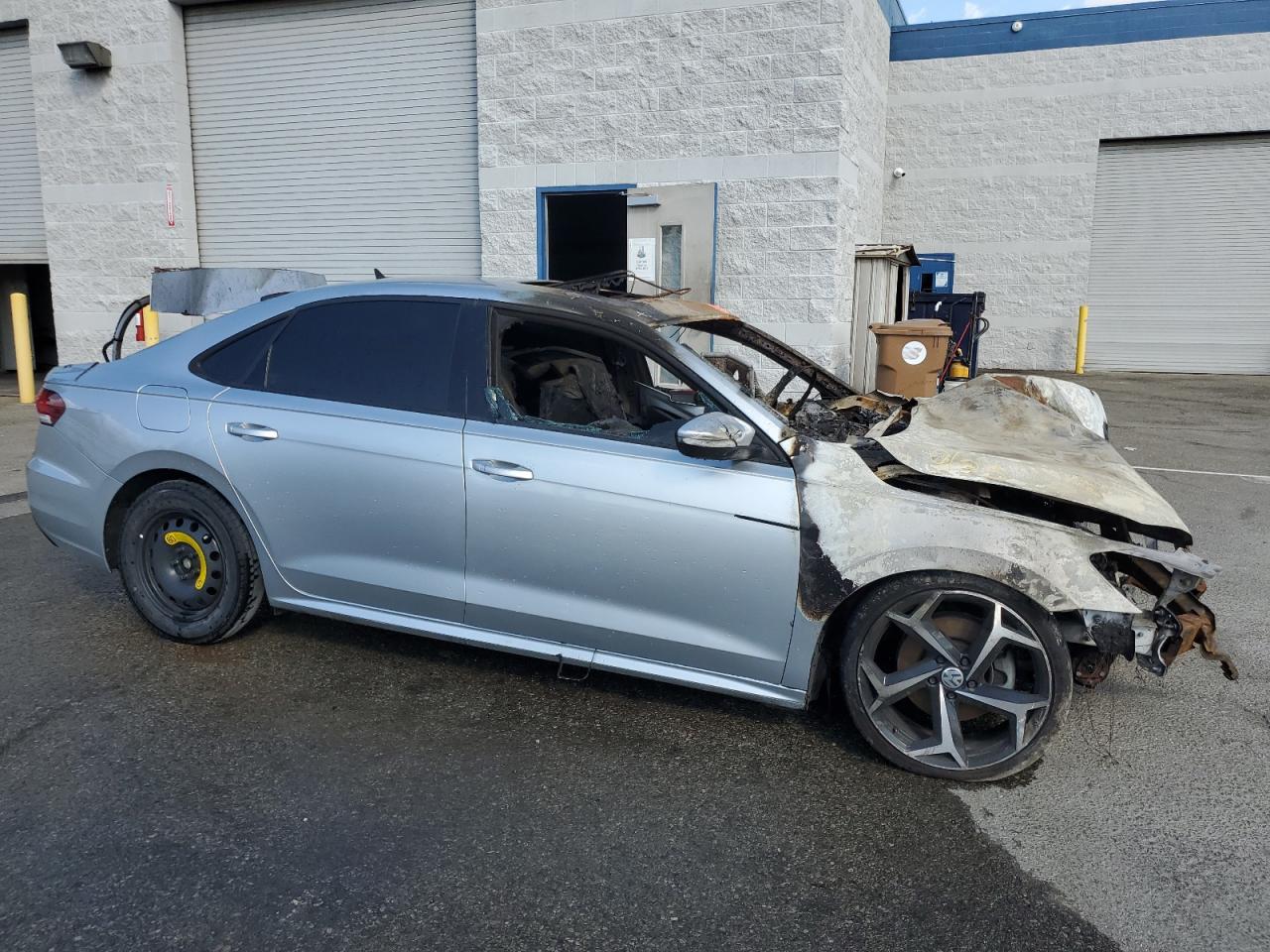 VOLKSWAGEN PASSAT R-LINE