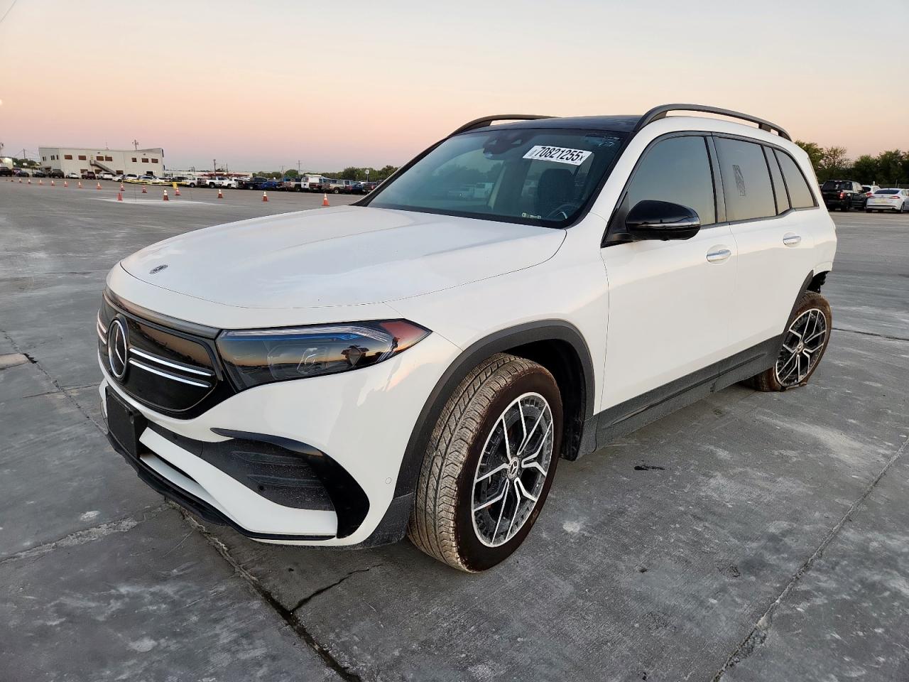 MERCEDES-BENZ EQB 300 4MATIC