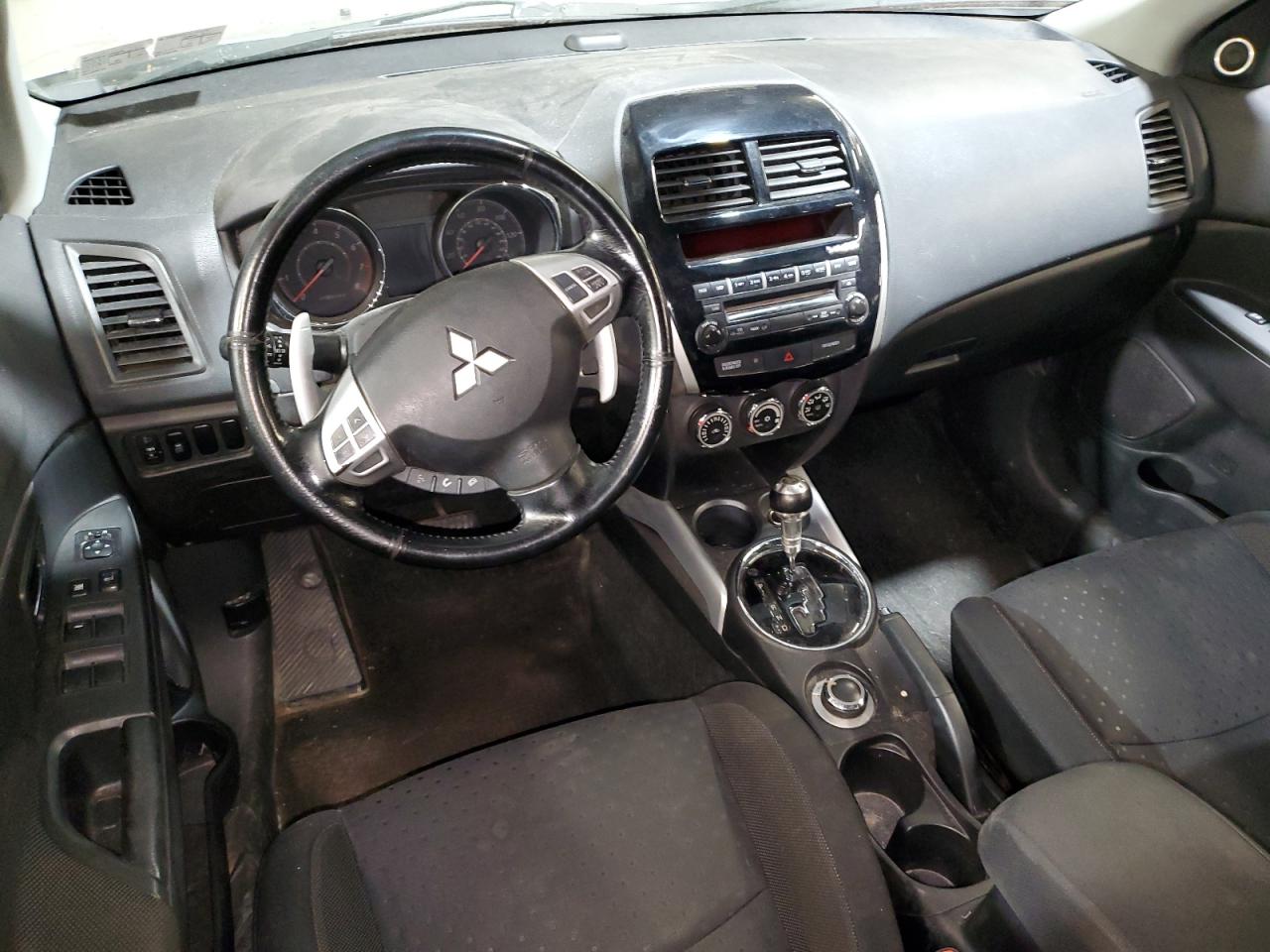 MITSUBISHI OUTLANDER SE