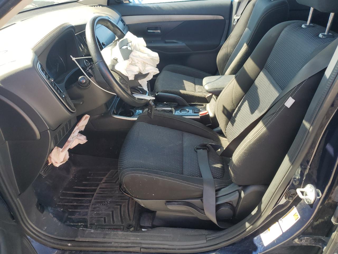 MITSUBISHI OUTLANDER SE