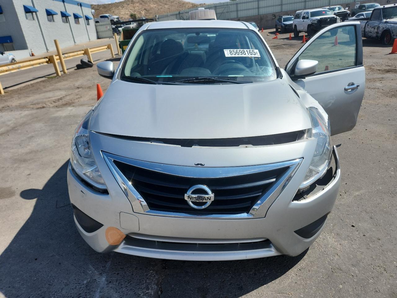 NISSAN VERSA S
