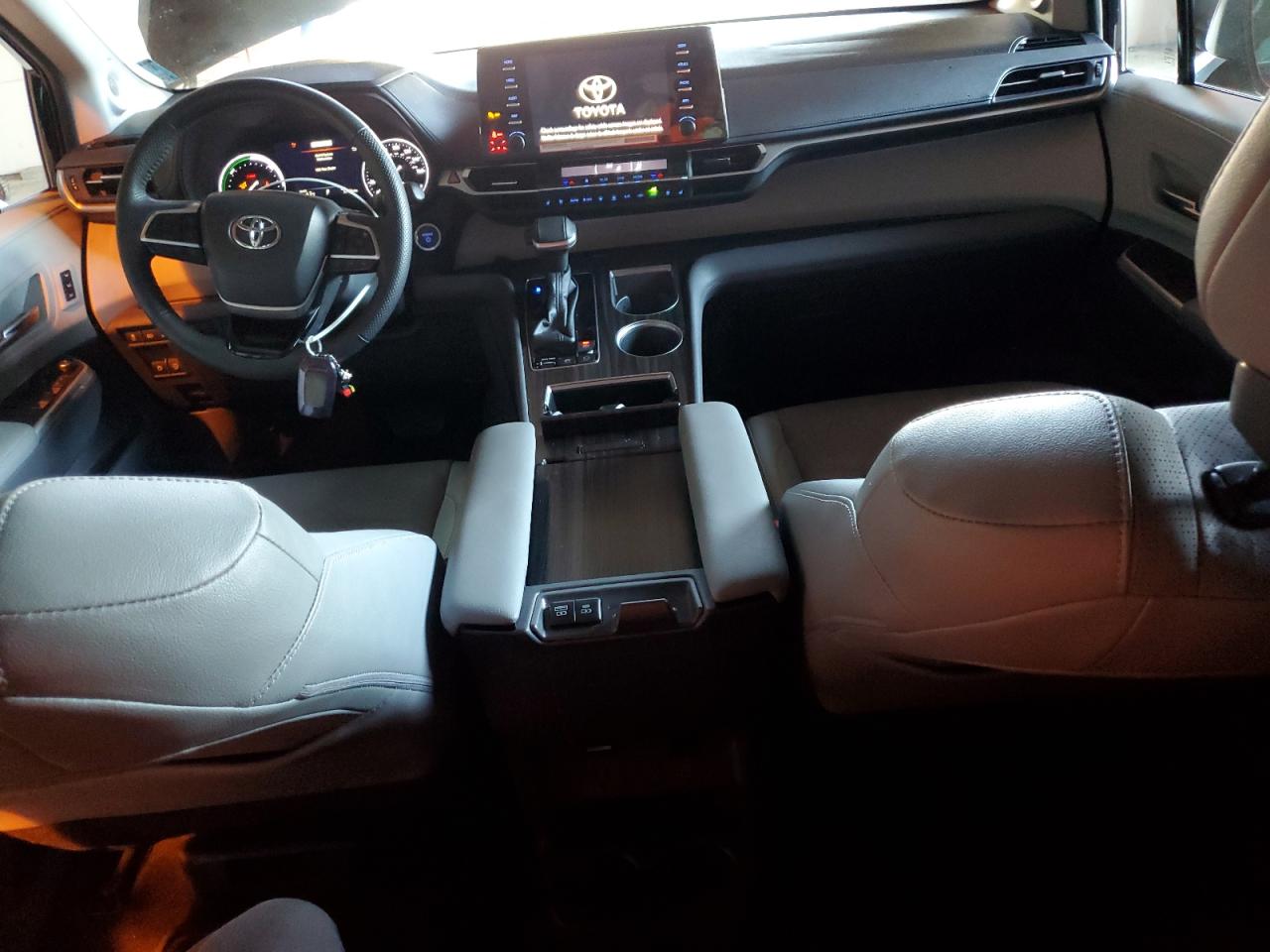 TOYOTA SIENNA LIMITED