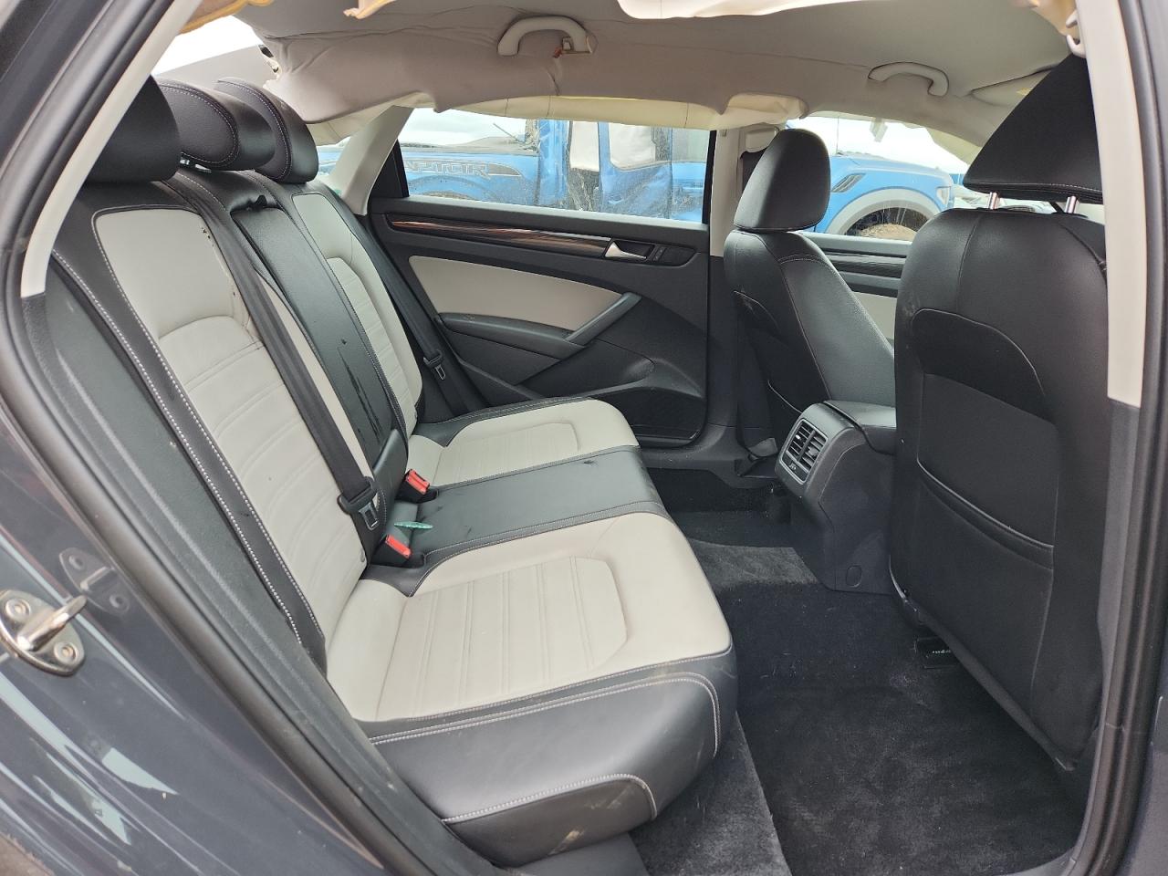 VOLKSWAGEN PASSAT SE