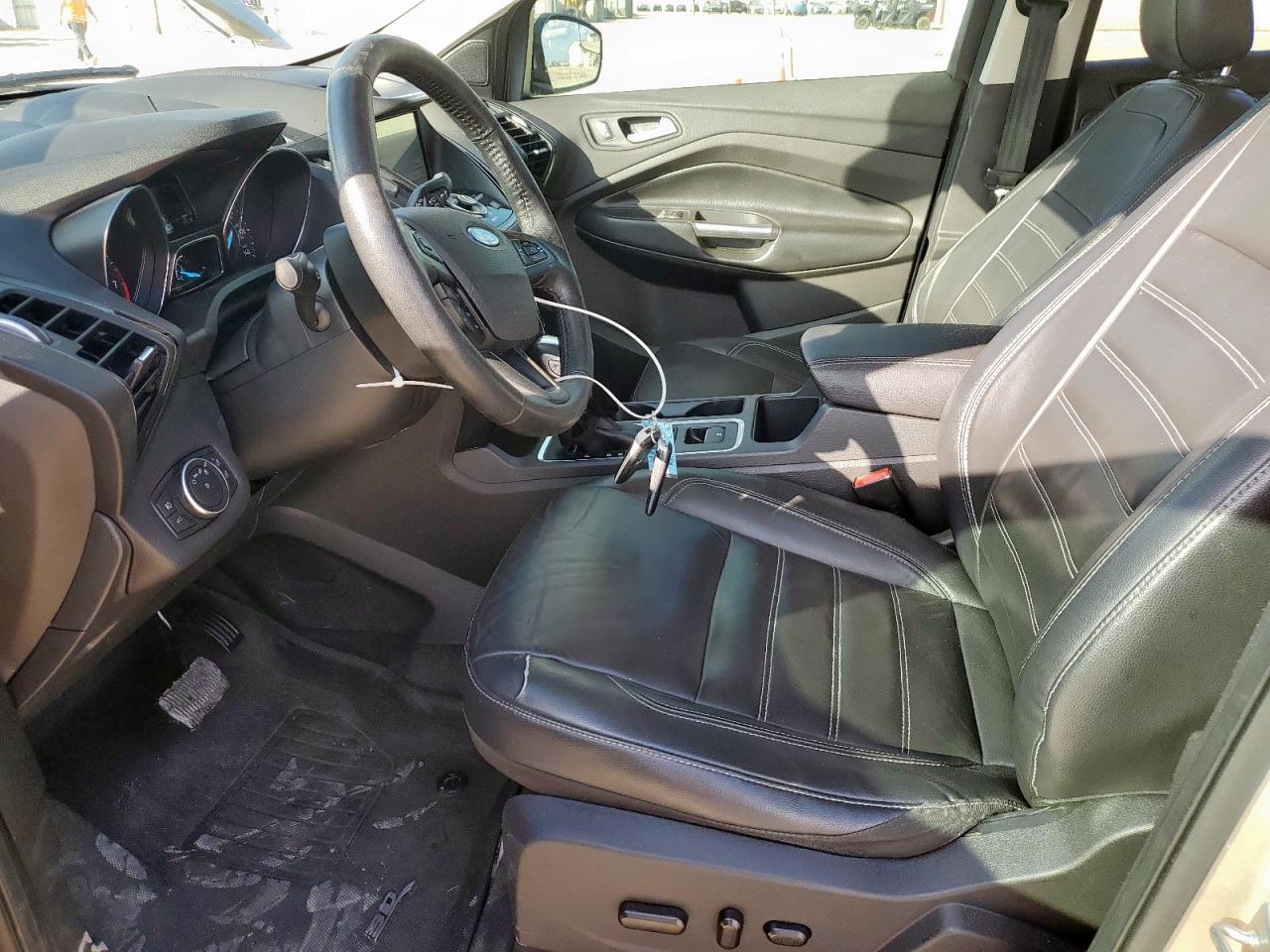 FORD ESCAPE TITANIUM