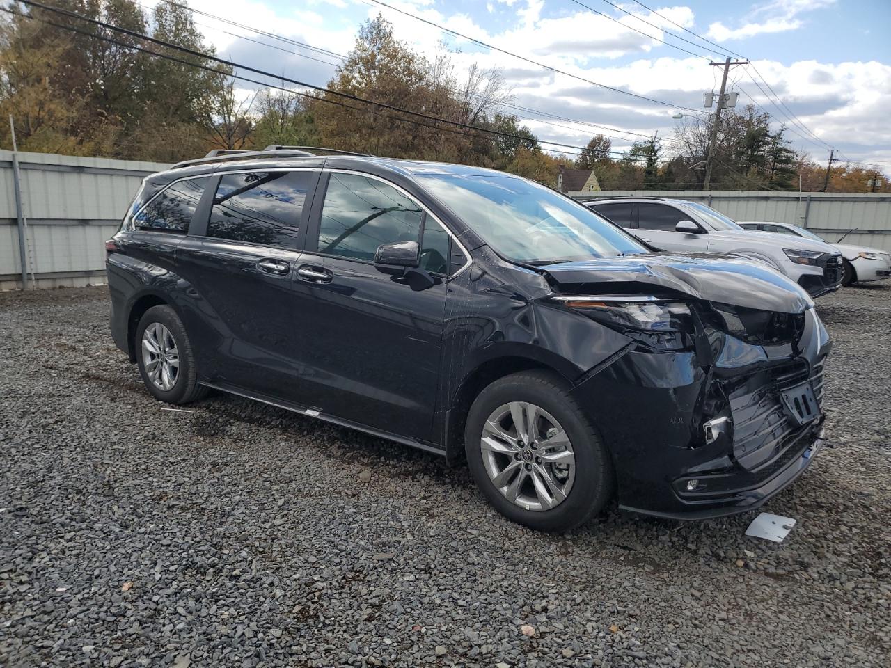 Lot #3318925912 2025 TOYOTA SIENNA XLE
