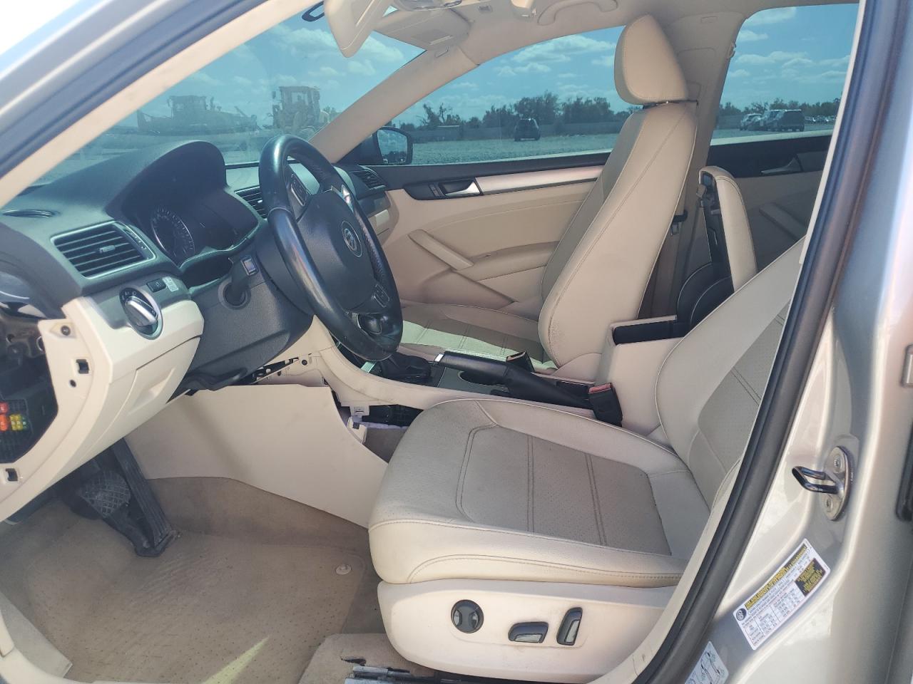 VOLKSWAGEN PASSAT SE