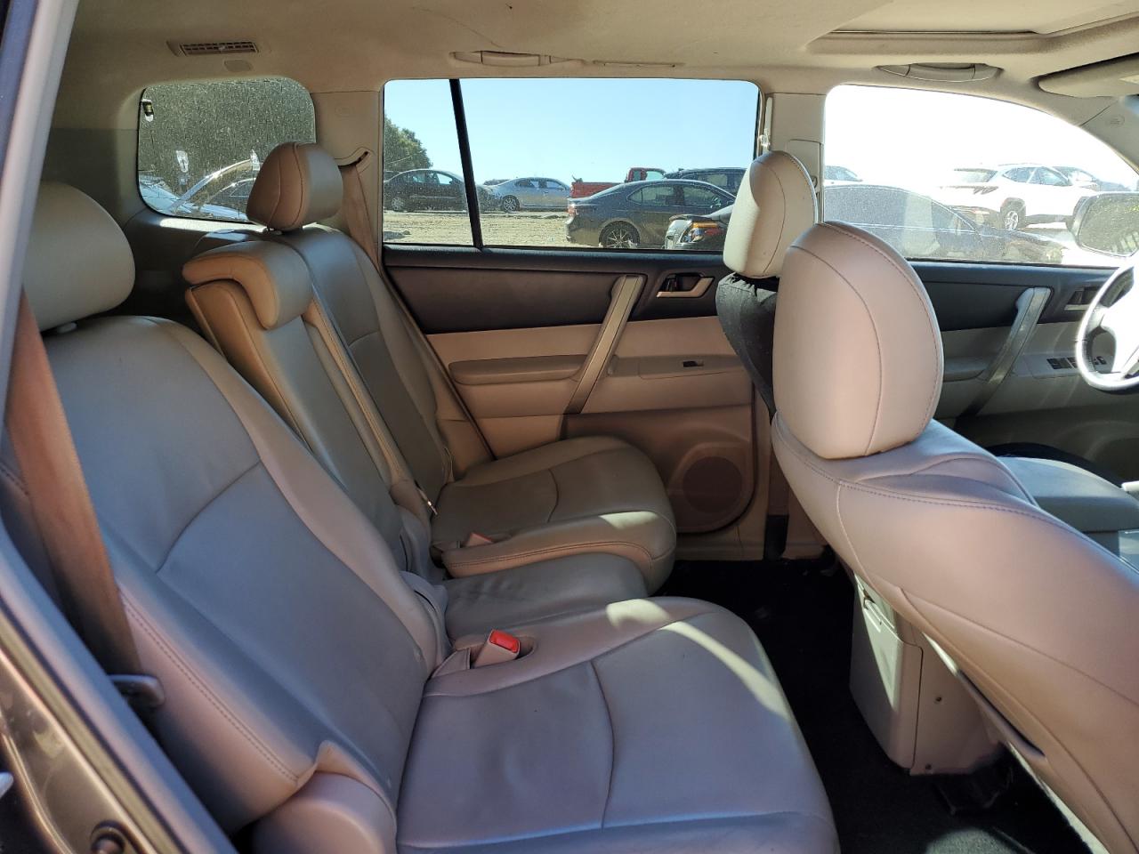 TOYOTA HIGHLANDER BASE