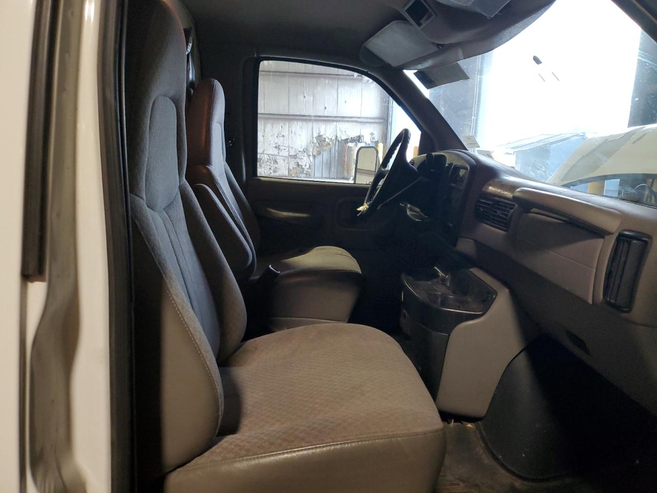 Lot #3274745837 2001 GMC 3500