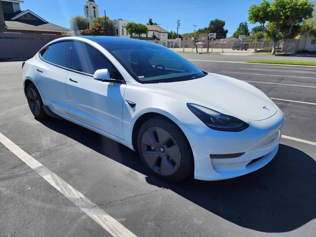 TESLA MODEL 3