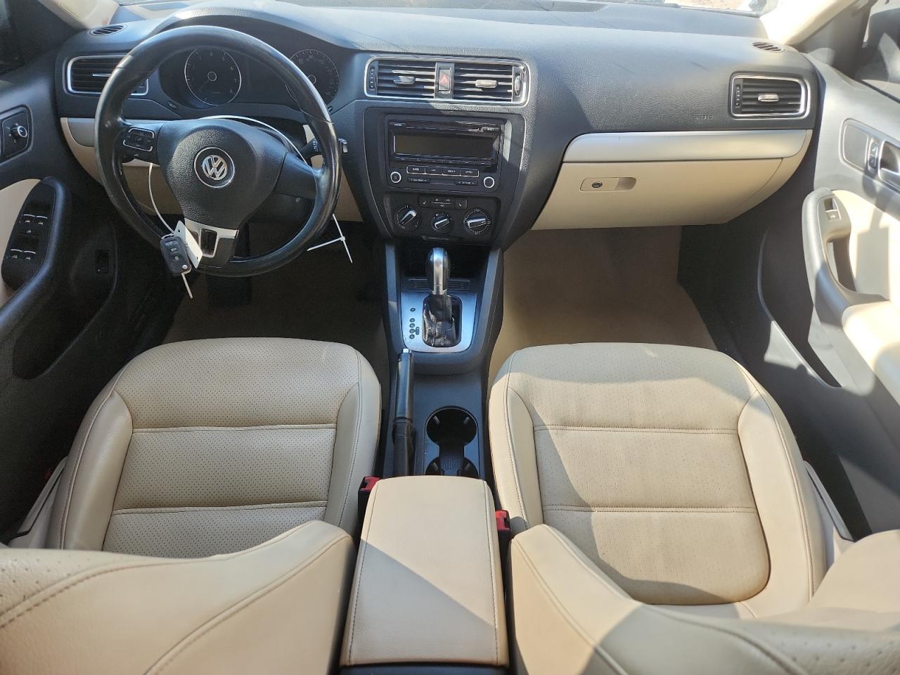 VOLKSWAGEN JETTA SE
