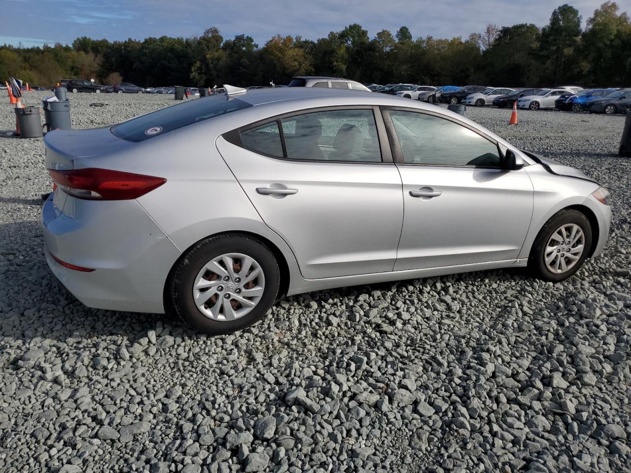 HYUNDAI ELANTRA SE