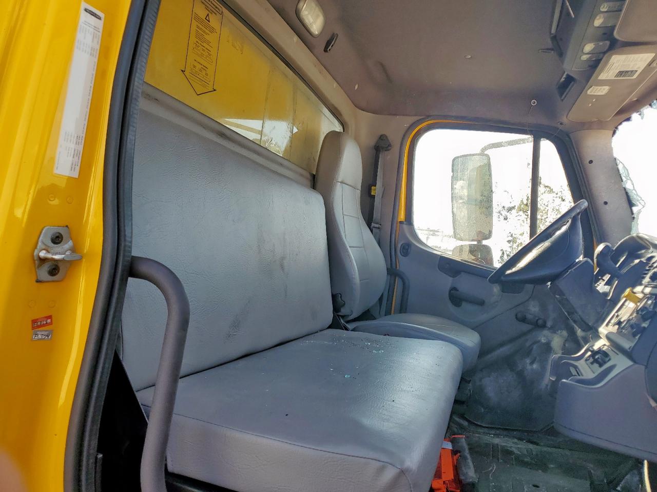 Lot #3303704034 2019 FREIGHTLINER M2