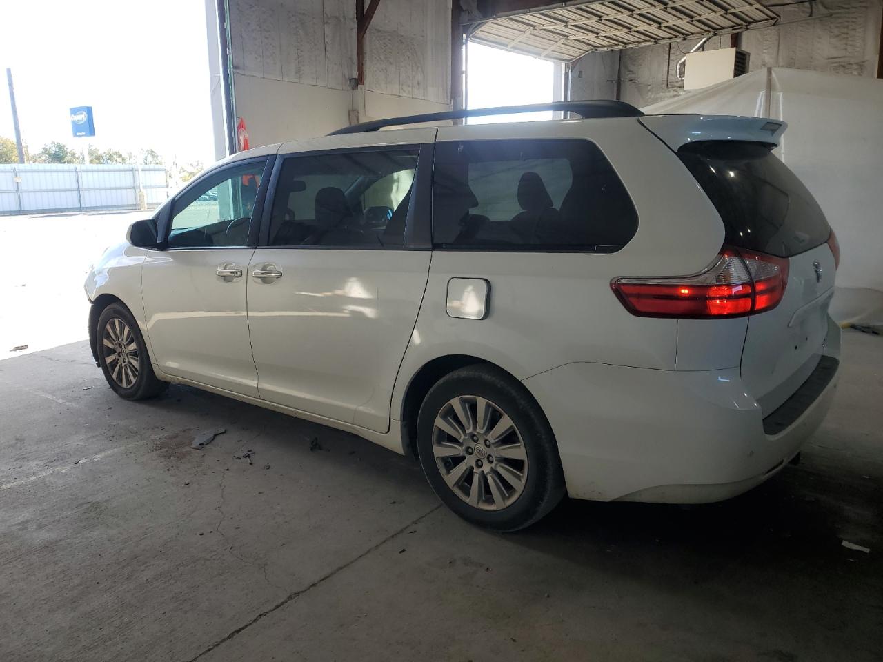 TOYOTA SIENNA XLE
