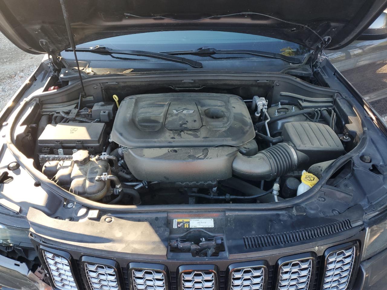 JEEP GRAND CHEROKEE LAREDO