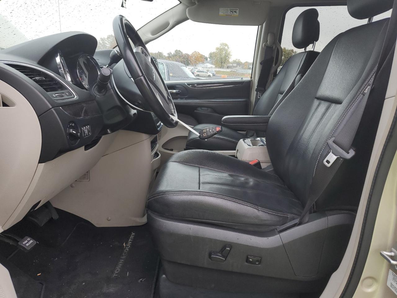 CHRYSLER TOWN & COUNTRY TOURING