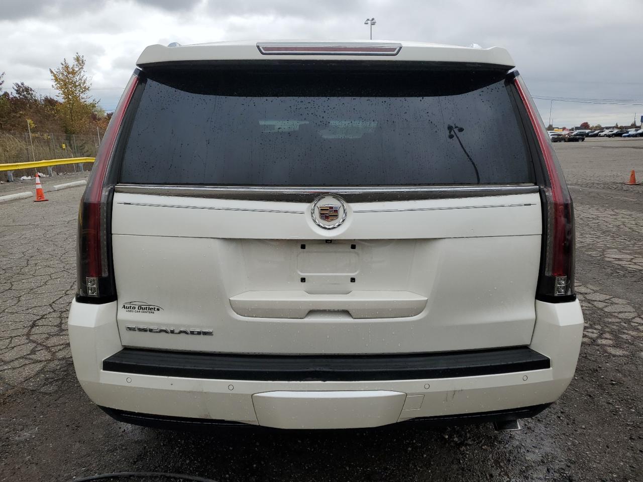 CADILLAC ESCALADE LUXURY