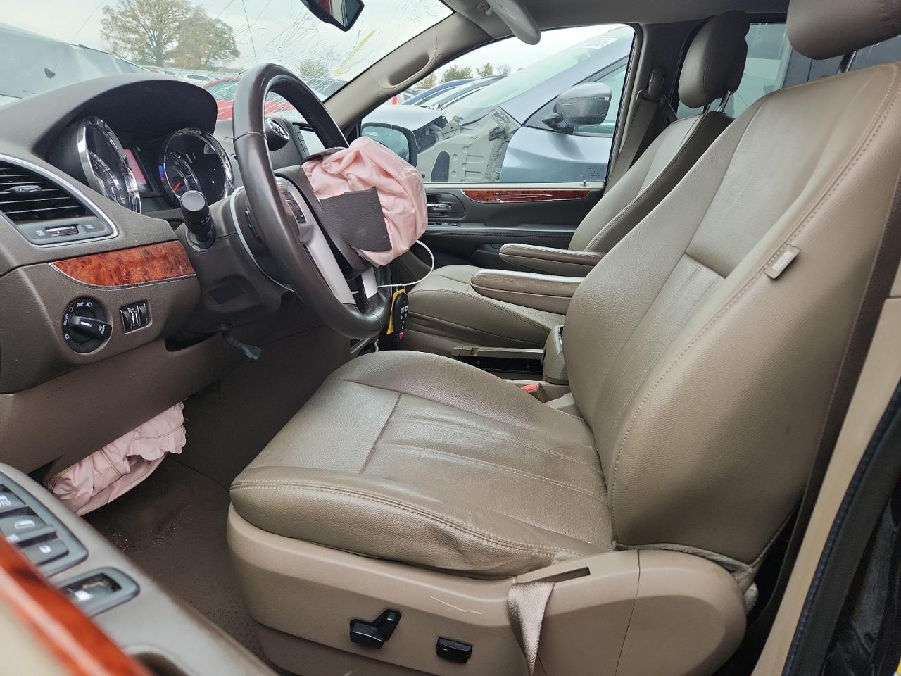 CHRYSLER TOWN & COUNTRY TOURING L