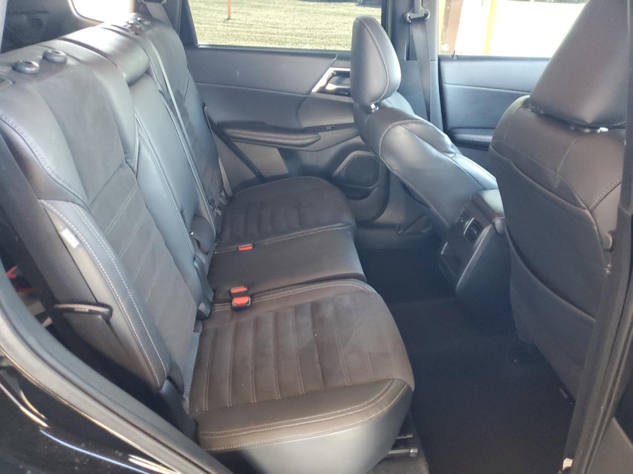 MITSUBISHI OUTLANDER SE