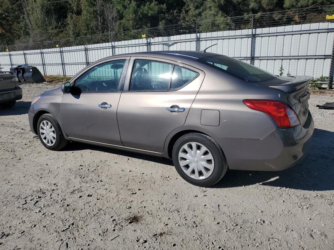 NISSAN VERSA S