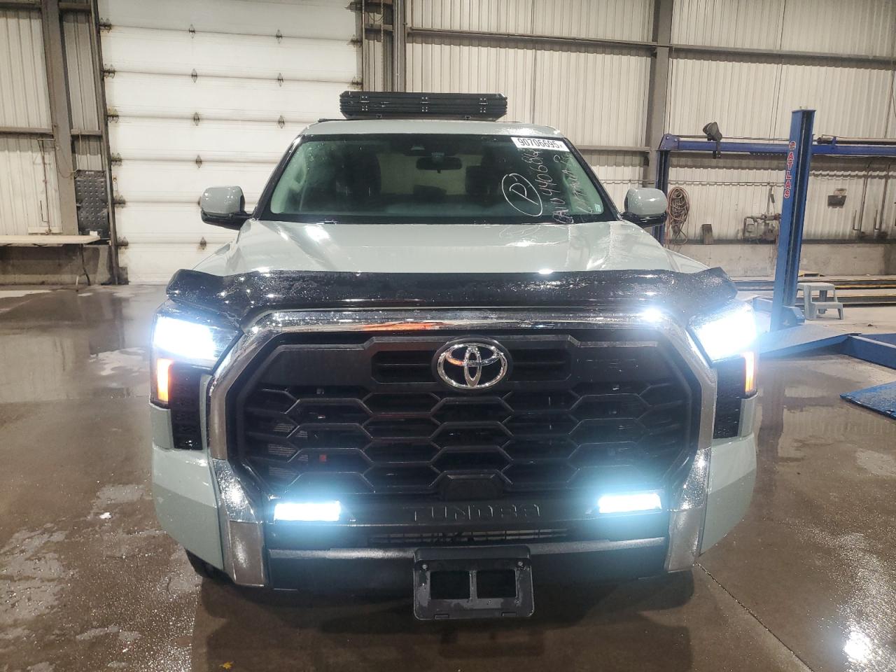 TOYOTA TUNDRA CREWMAX SR