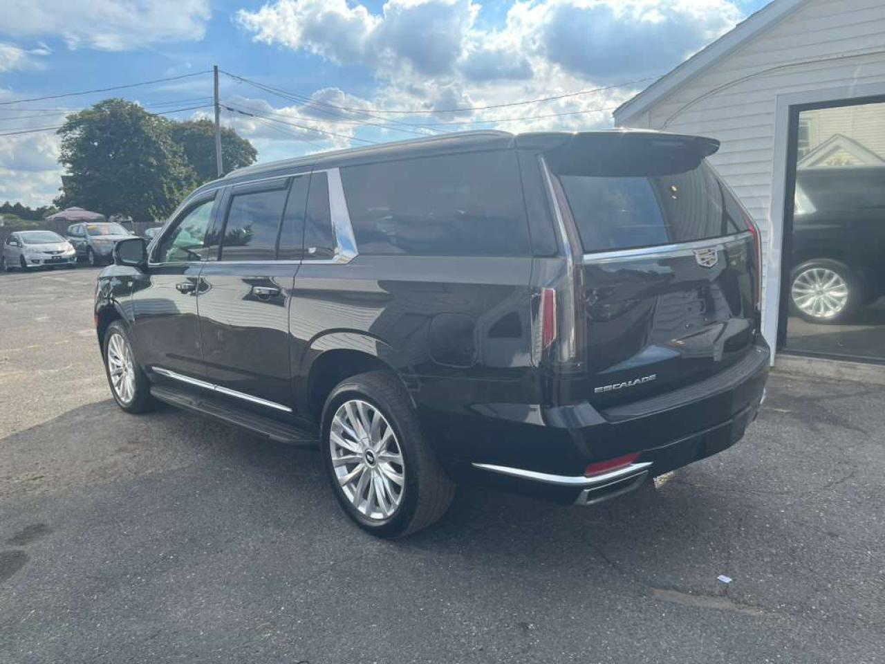 CADILLAC ESCALADE ESV LUXURY