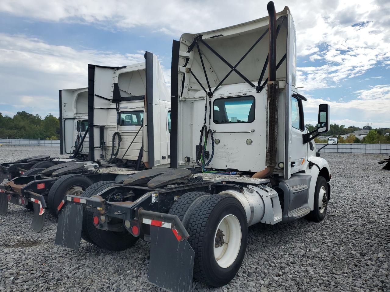 Lot #3285540267 2017 PETERBILT TRACTOR 579