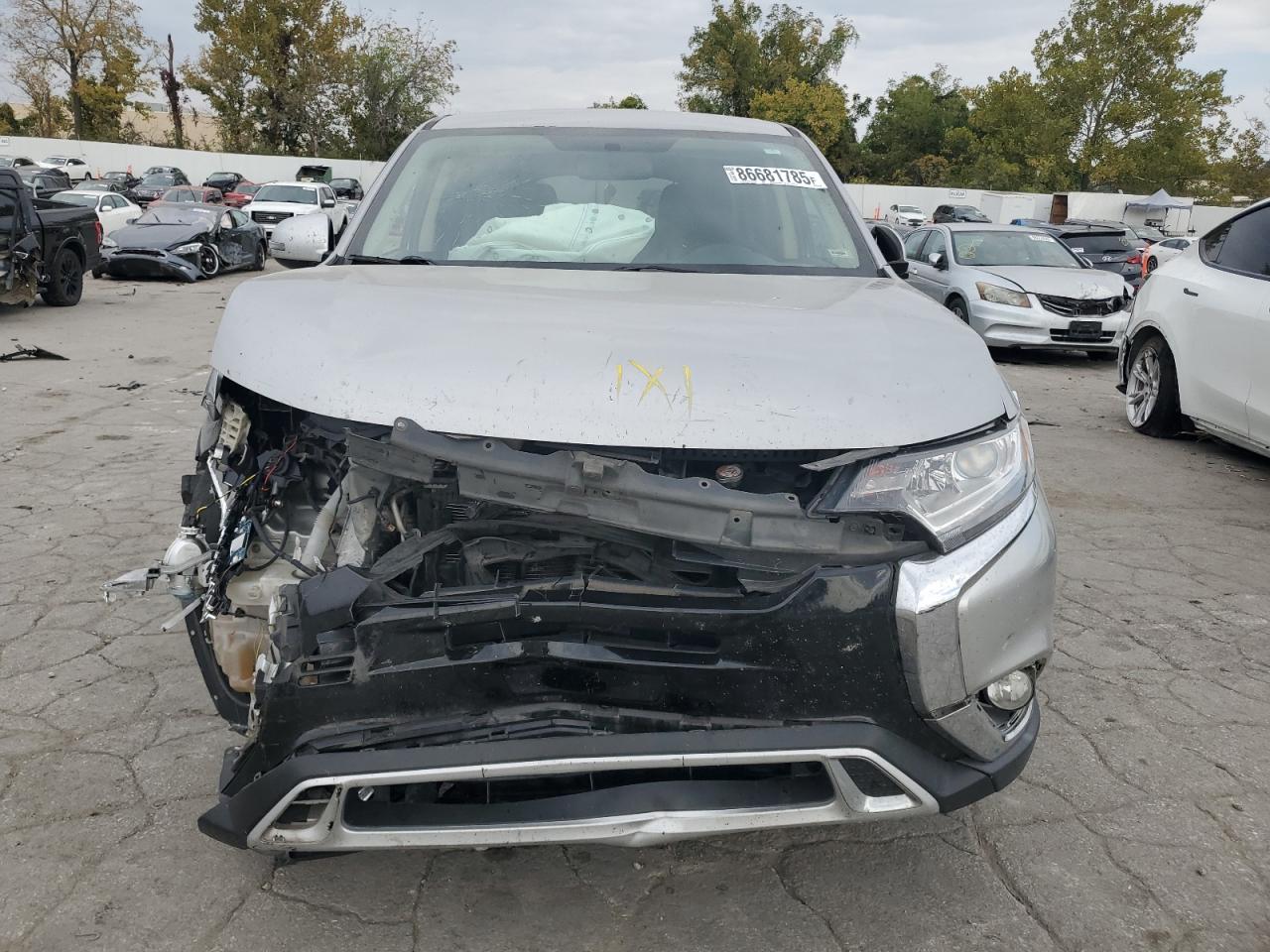 MITSUBISHI OUTLANDER SE