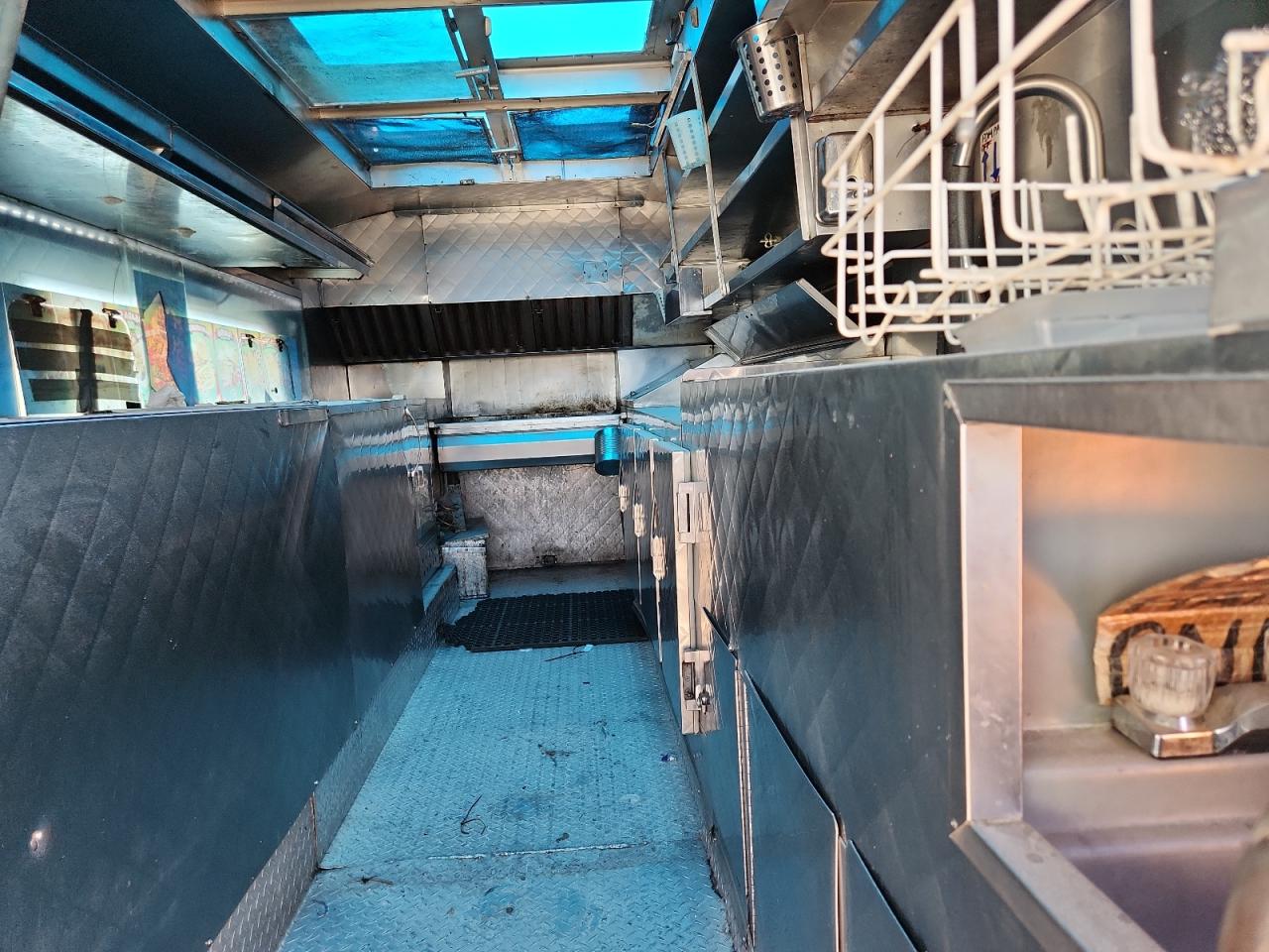 Lot #3281593395 1985 CHEVROLET P30