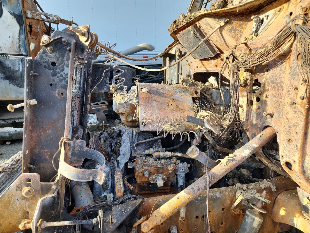 Lot #3282699288 1999 INTERNATIONAL 4000 4900