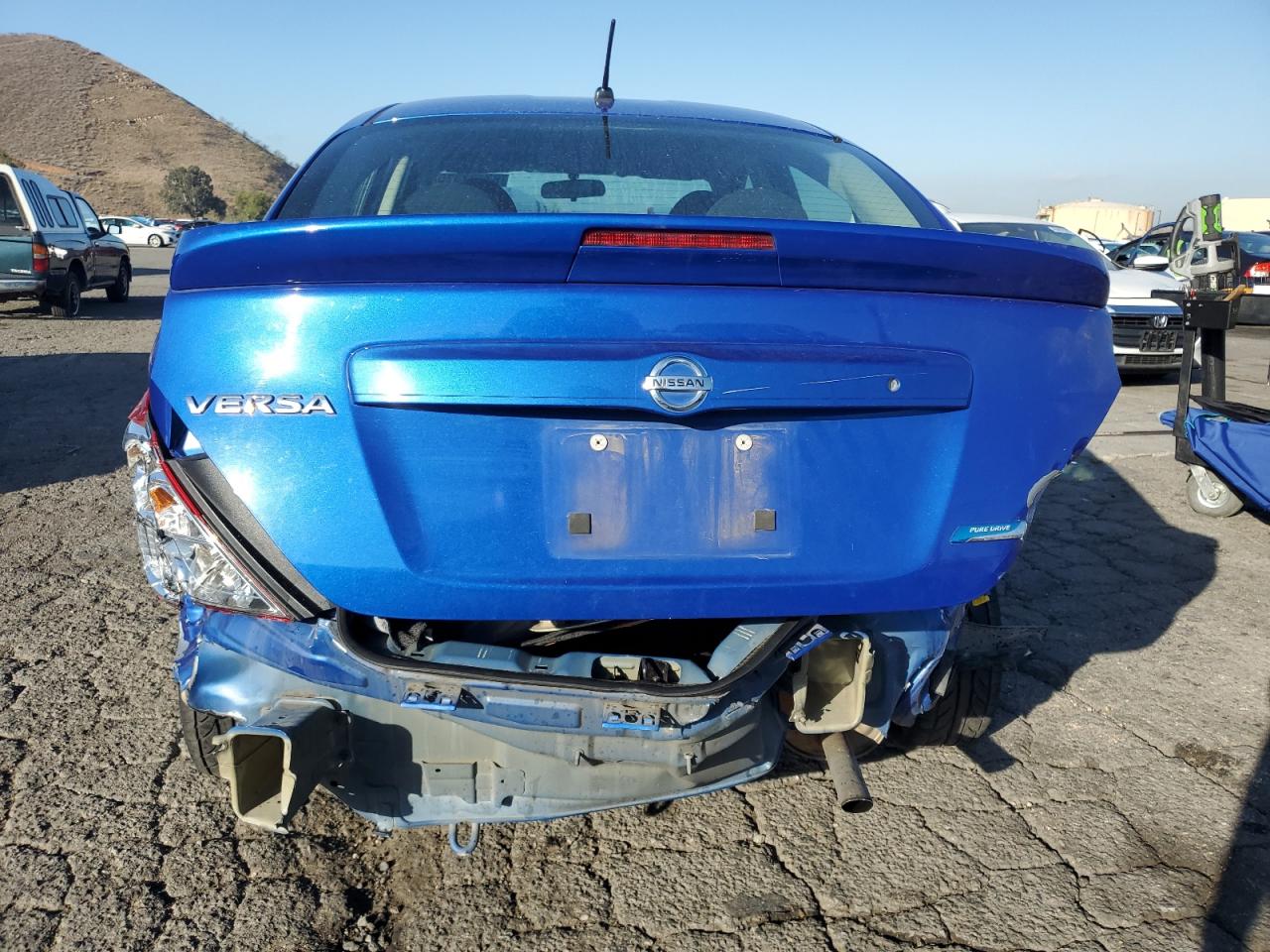 NISSAN VERSA S
