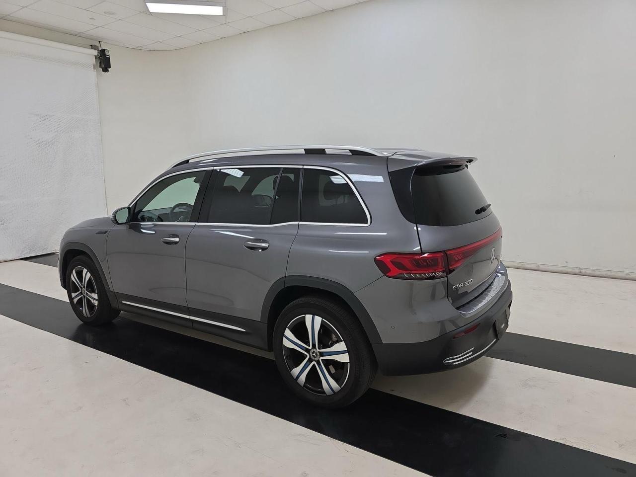 MERCEDES-BENZ EQB 300 4MATIC