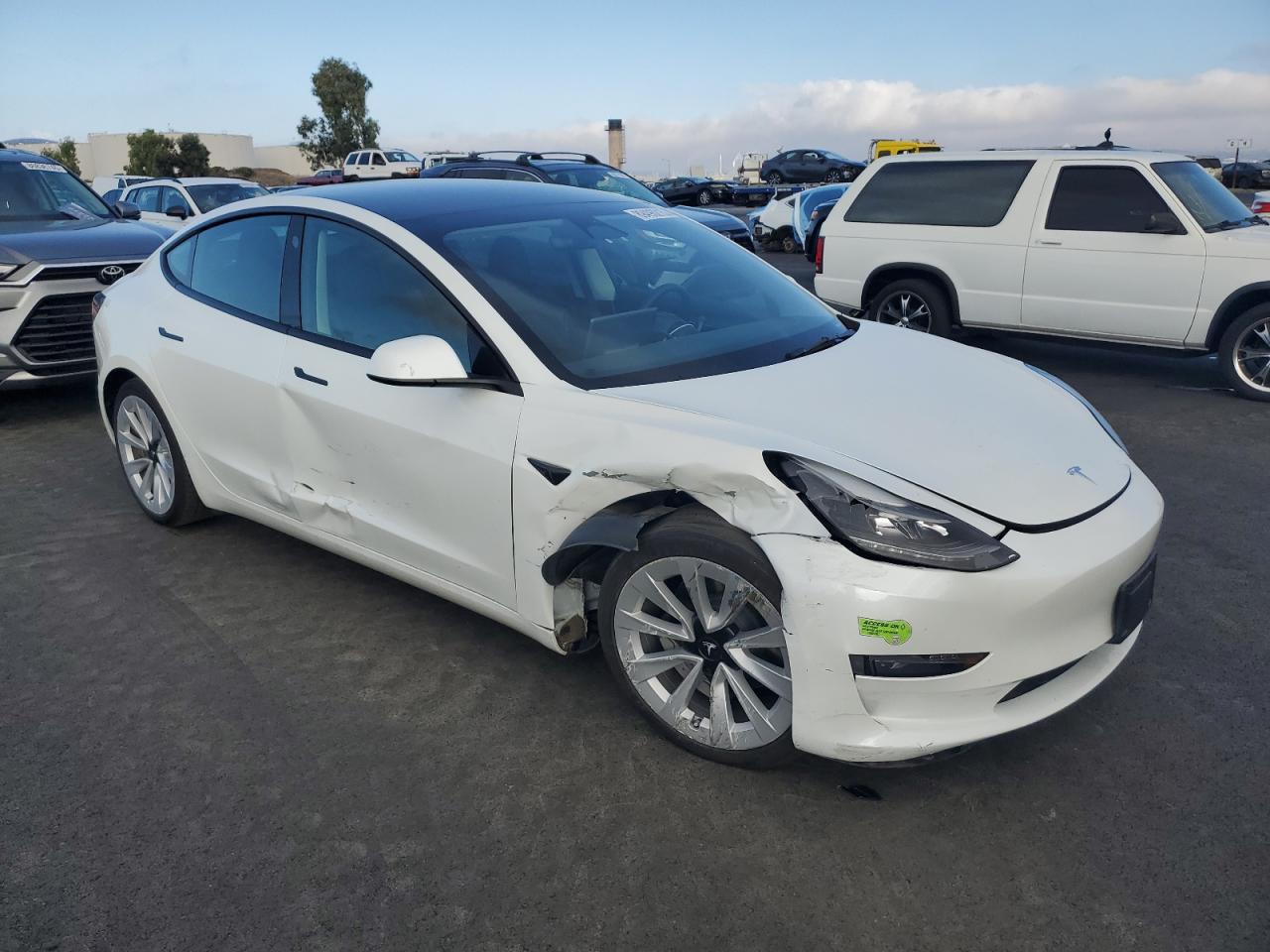 TESLA MODEL 3