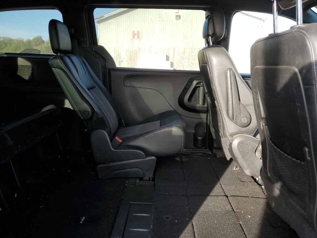 CHRYSLER TOWN & COUNTRY S