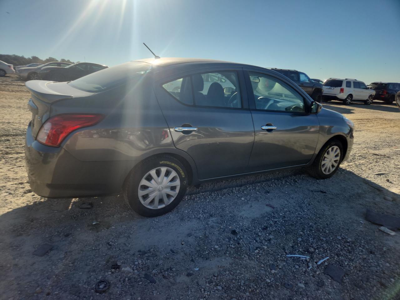 NISSAN VERSA S
