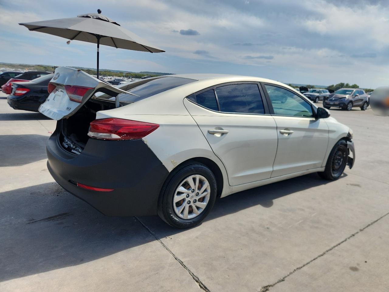 HYUNDAI ELANTRA SE