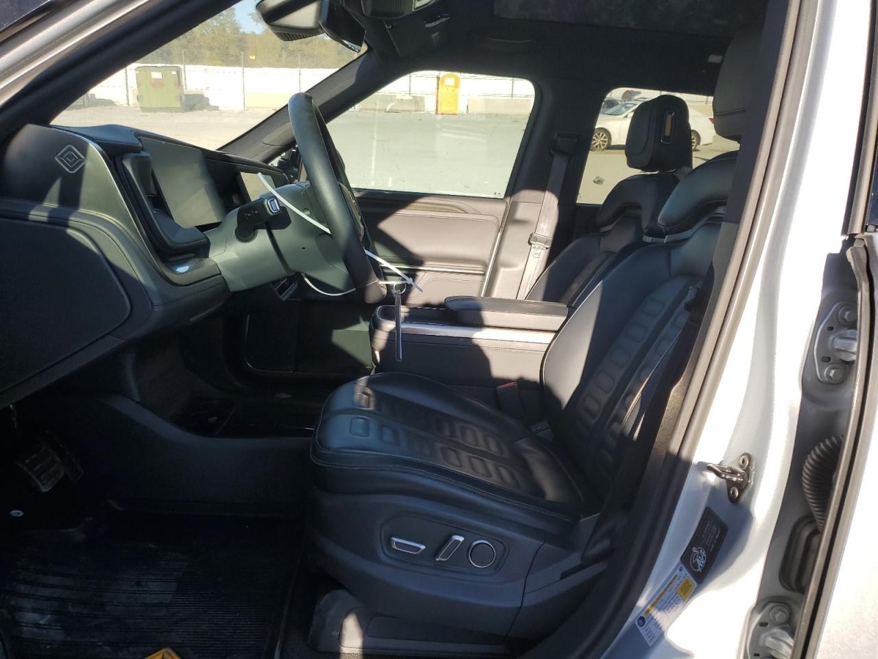 RIVIAN R1T ADVENTURE