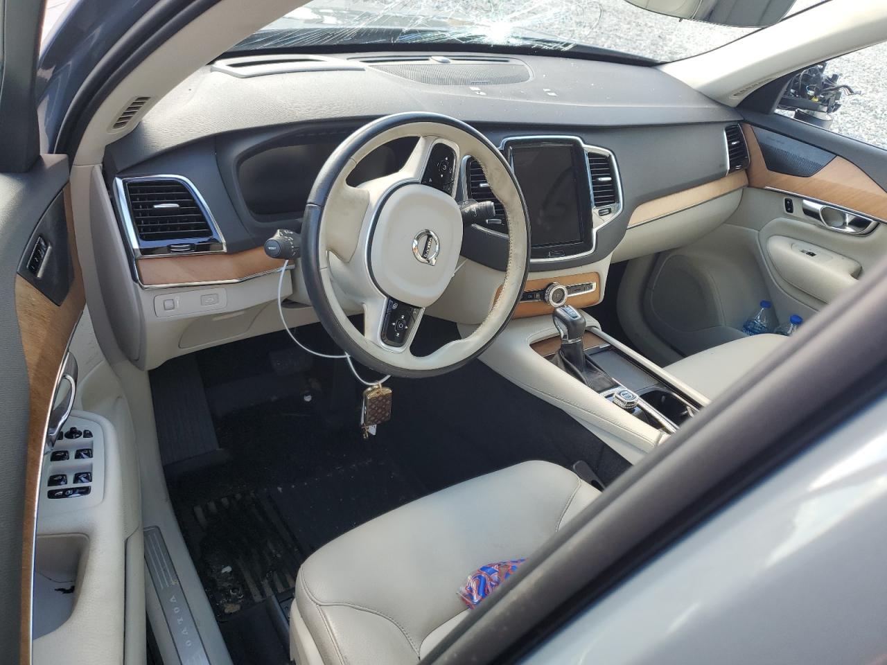 VOLVO XC90 T6 MOMENTUM