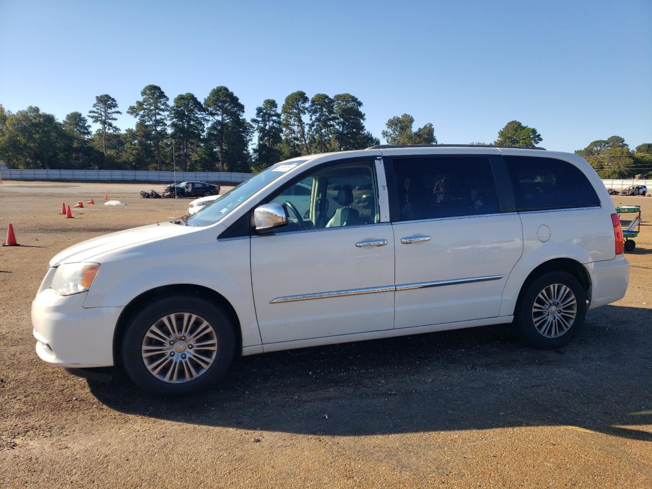 CHRYSLER TOWN & COUNTRY TOURING L