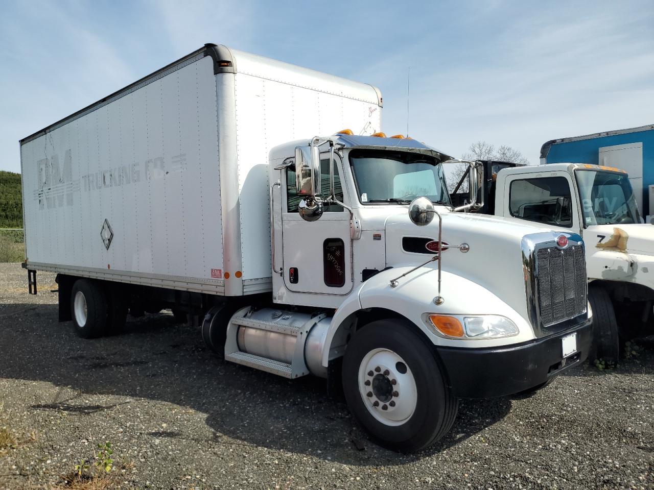 Lot #3265012917 2016 PETERBILT 337