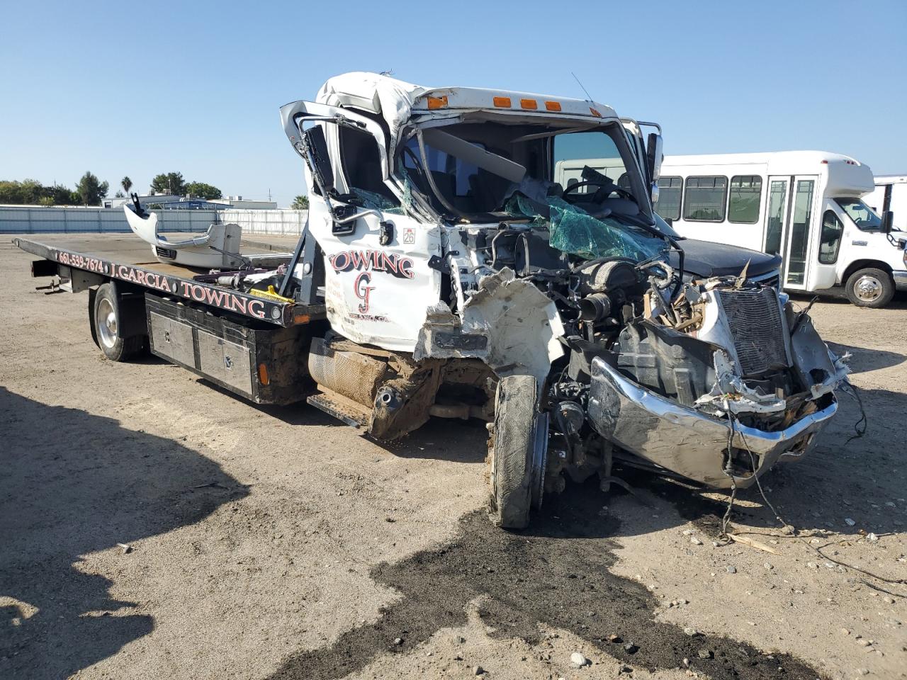 Lot #3298009178 2017 HINO 258/268