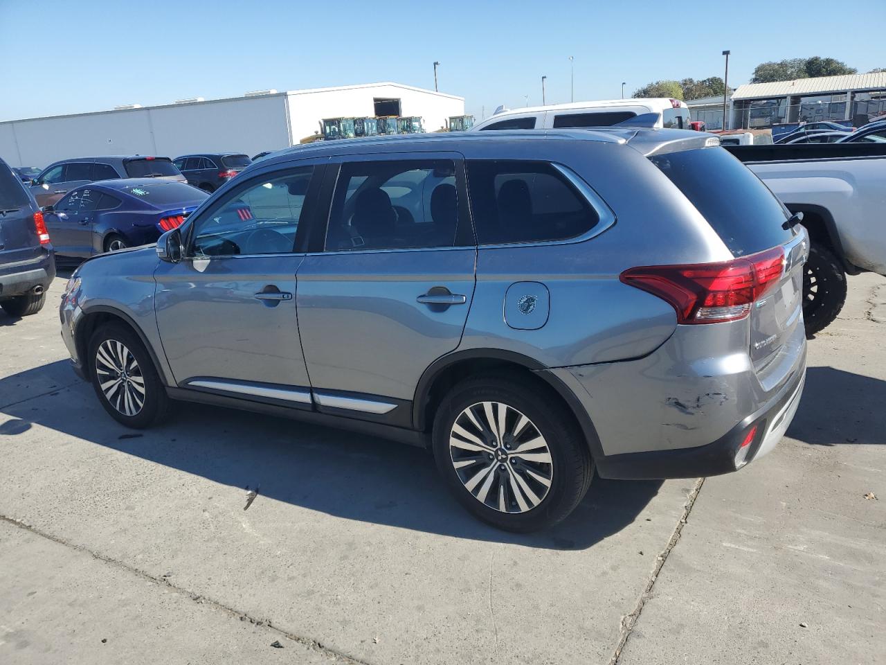 MITSUBISHI OUTLANDER SE