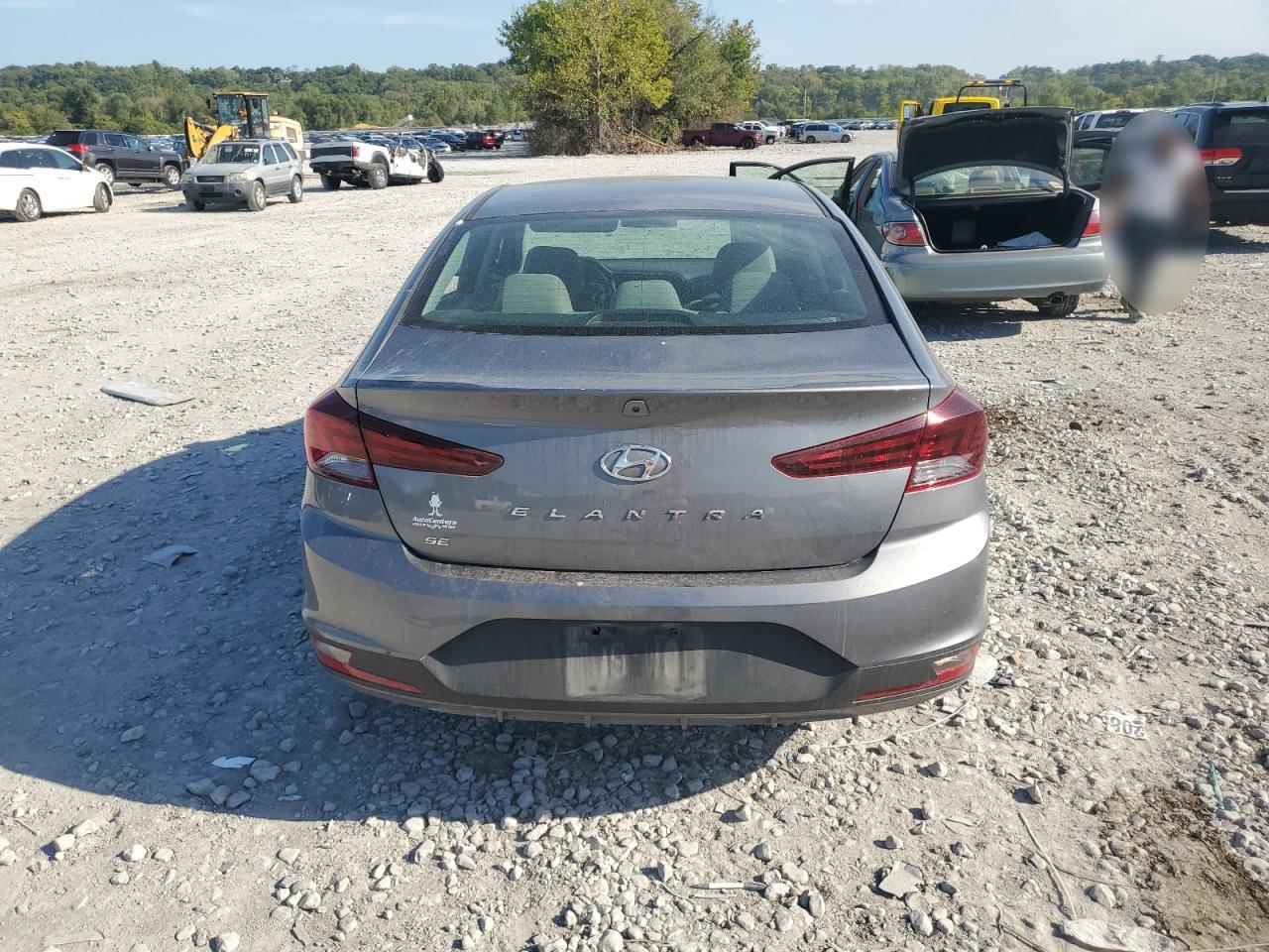 HYUNDAI ELANTRA SE