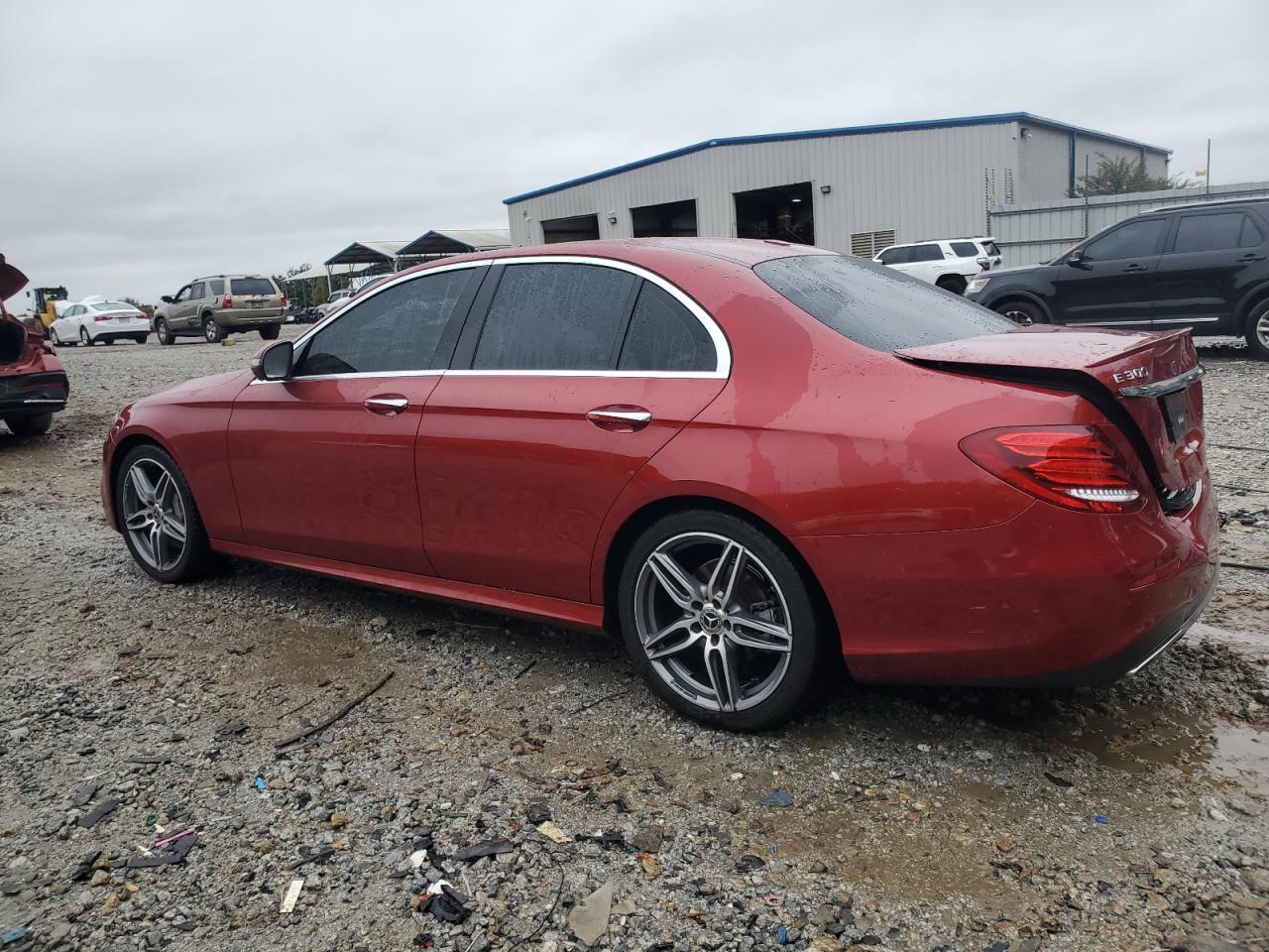 MERCEDES-BENZ E-CLASS 300