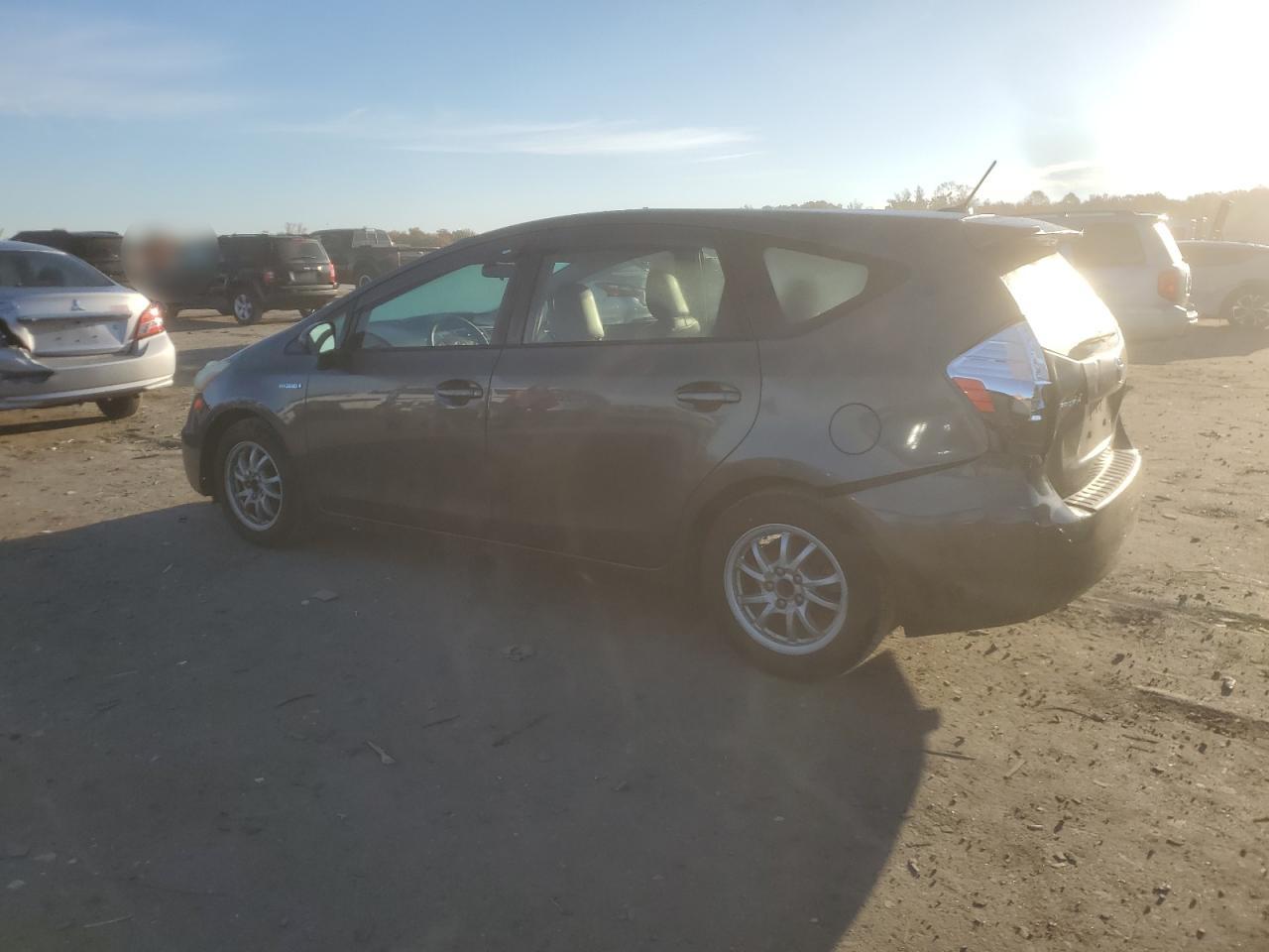 TOYOTA PRIUS V