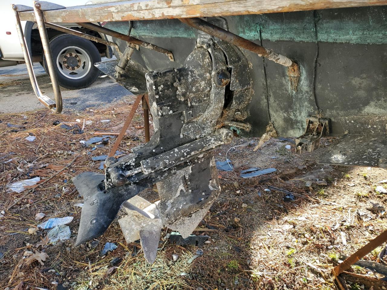 Lot #3271848684 1985 CELEBRITY BOWRIDE