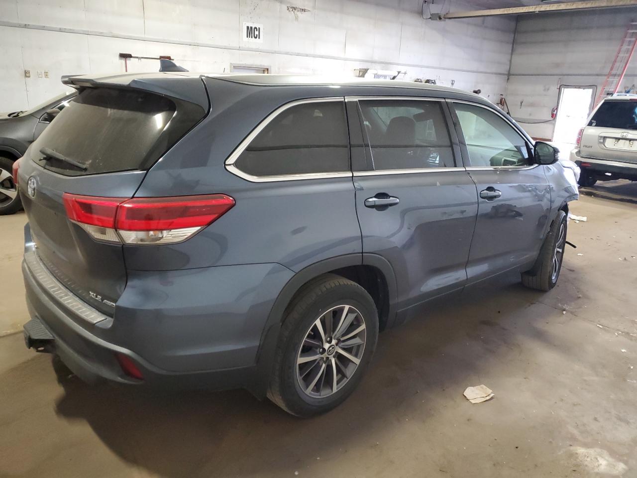 TOYOTA HIGHLANDER SE