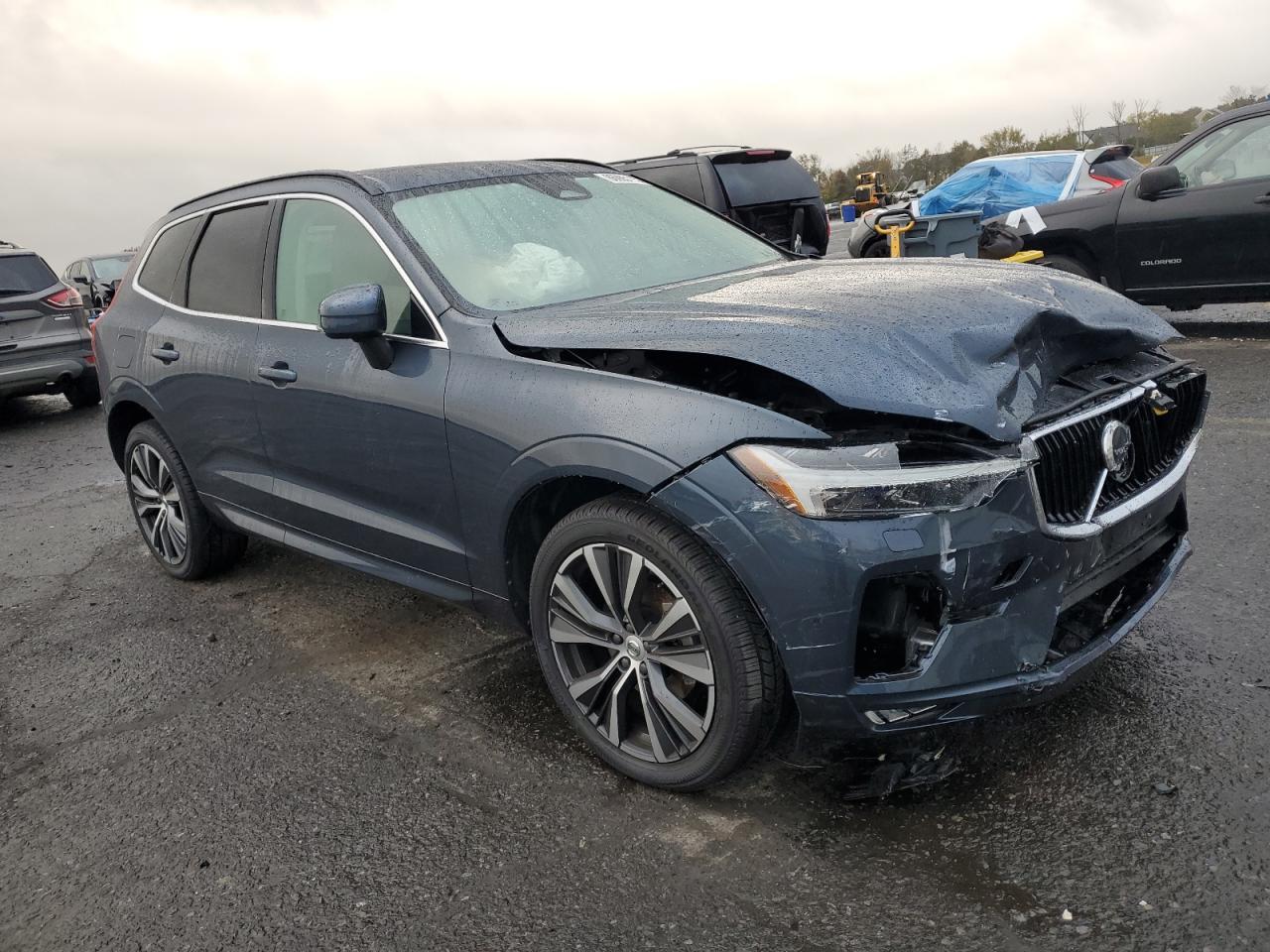 VOLVO XC60 B5 MOMENTUM