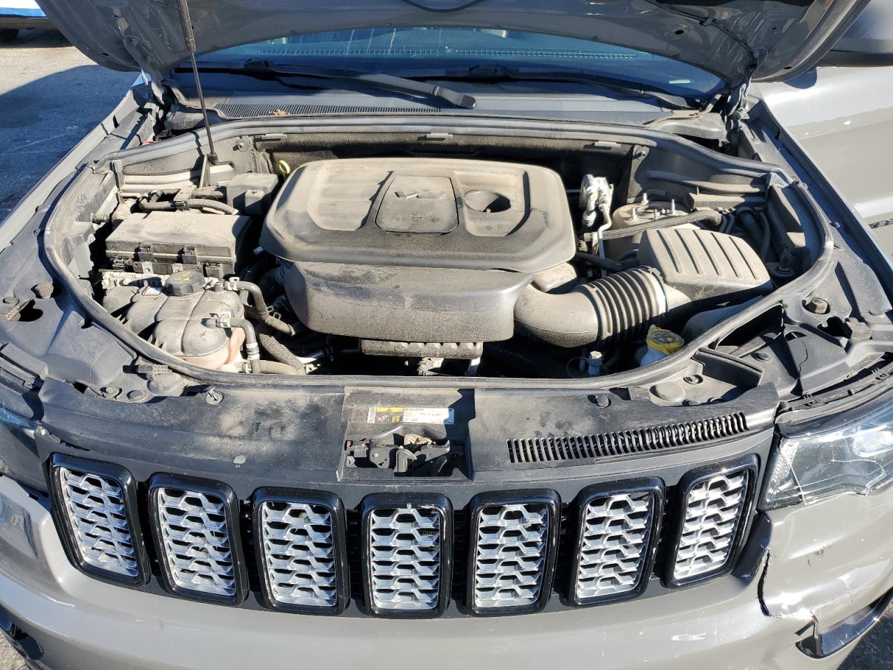 JEEP GRAND CHEROKEE LAREDO