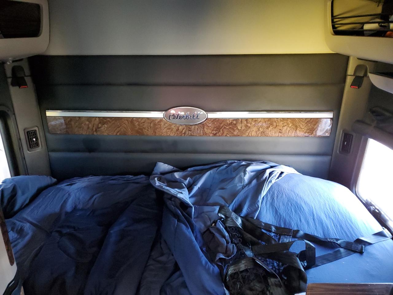 Lot #3287517017 2025 PETERBILT TRACTOR 589