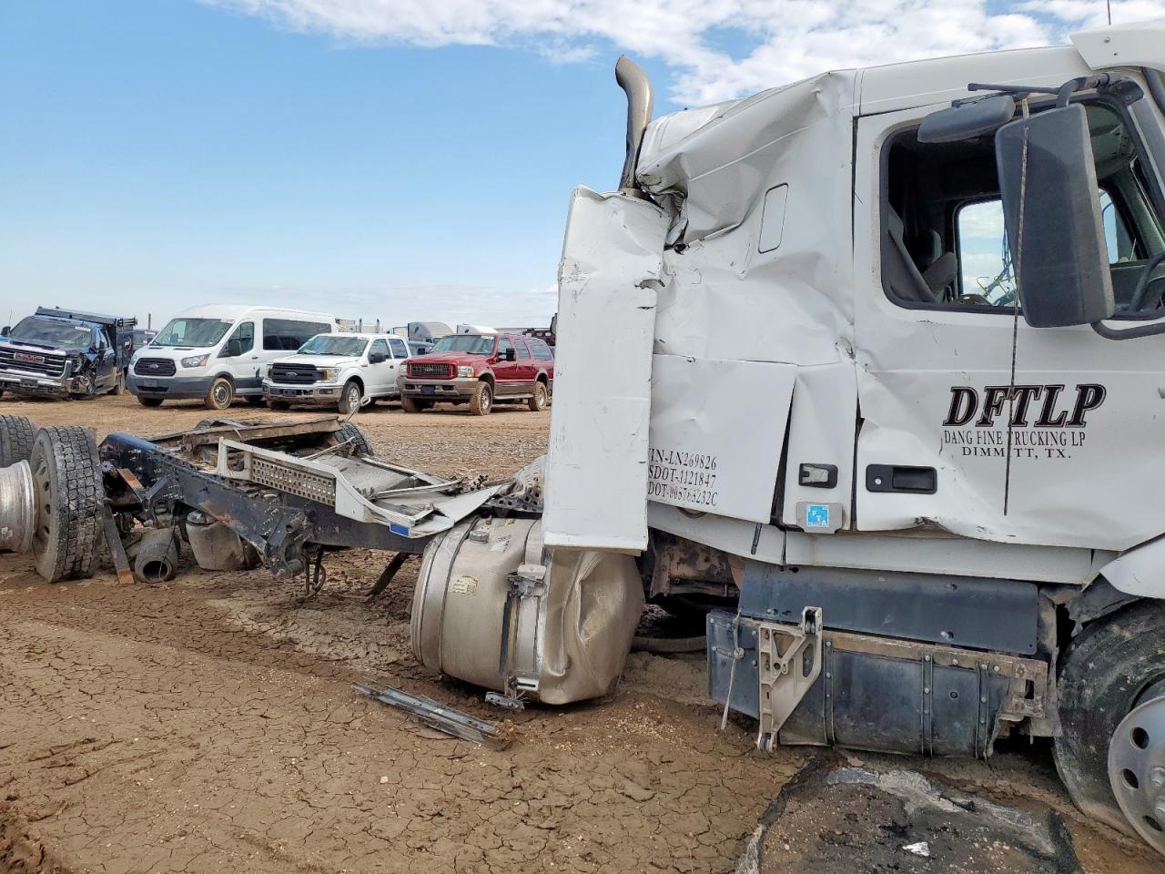 Lot #3308271213 2020 VOLVO VNR